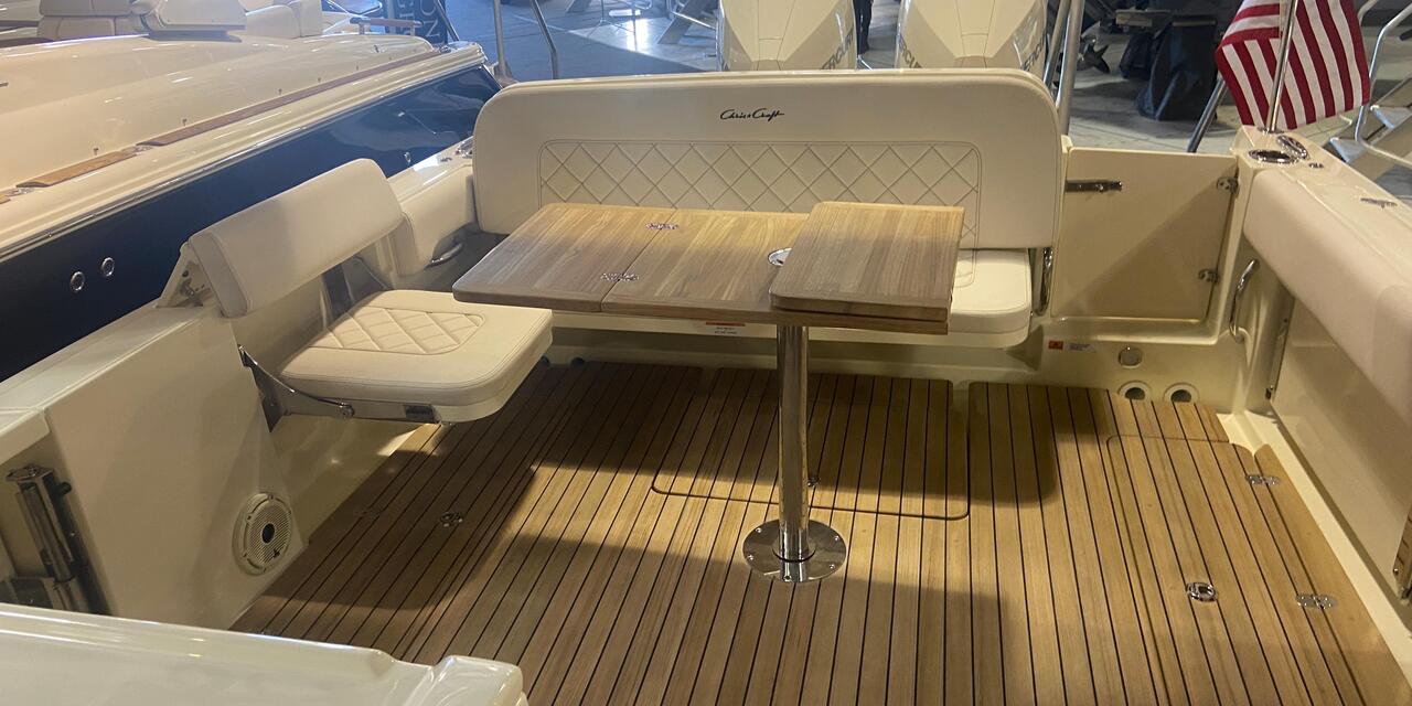 Chris-Craft Calypso 30