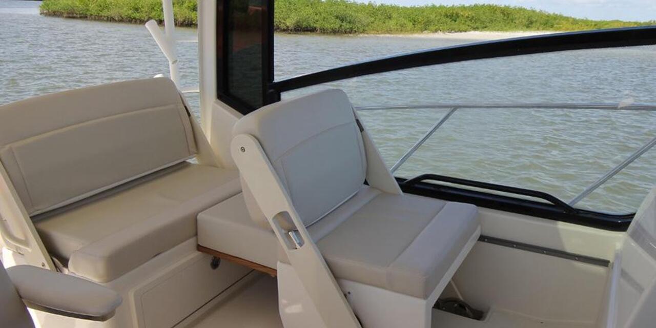 Boston Whaler 325 Conquest