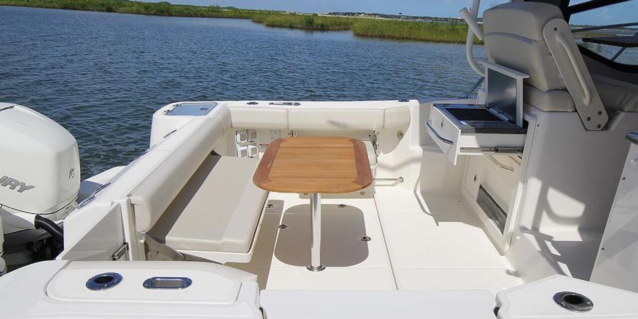 Boston Whaler 325 Conquest