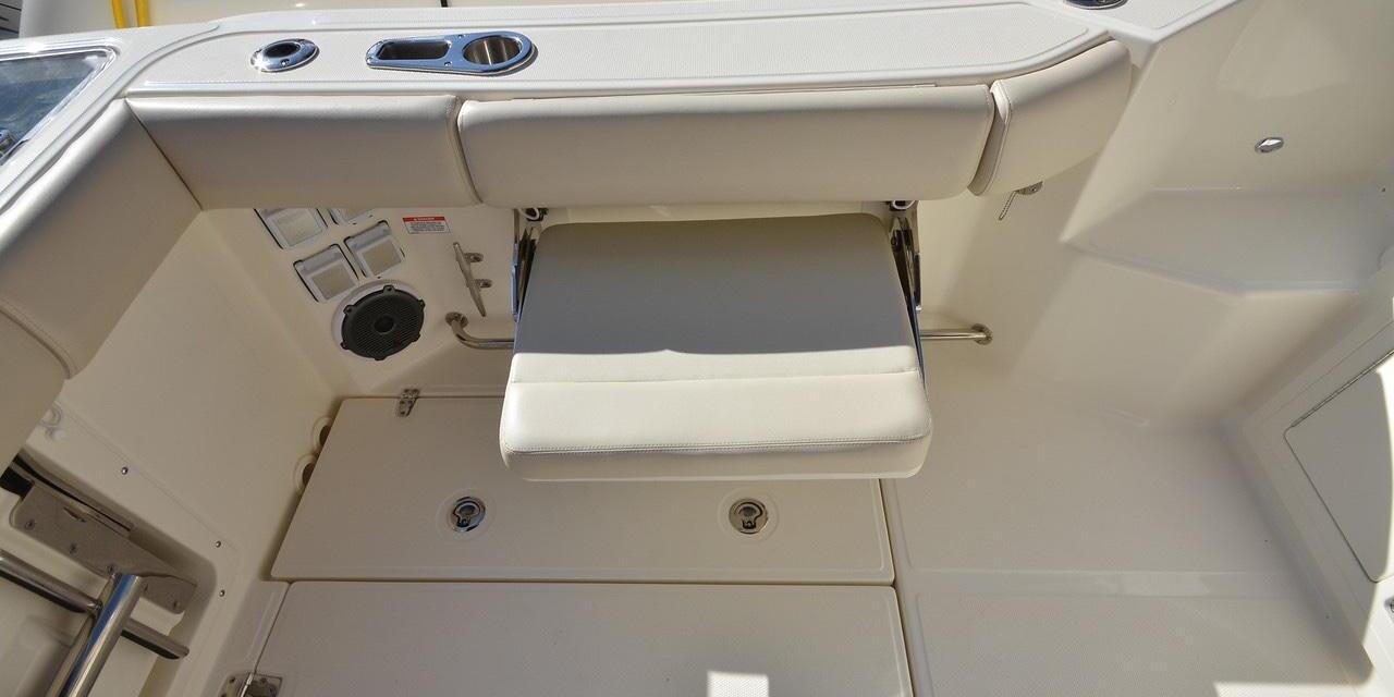 Boston Whaler 325 Conquest