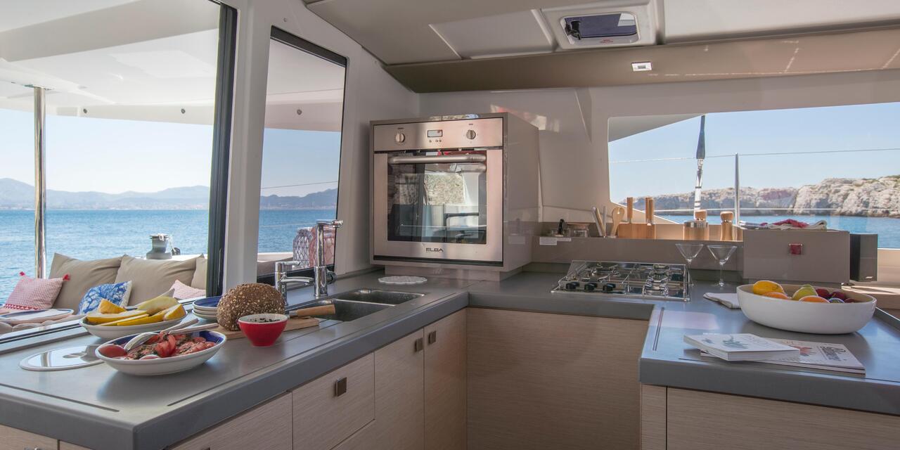 Fountaine Pajot Astrea 42