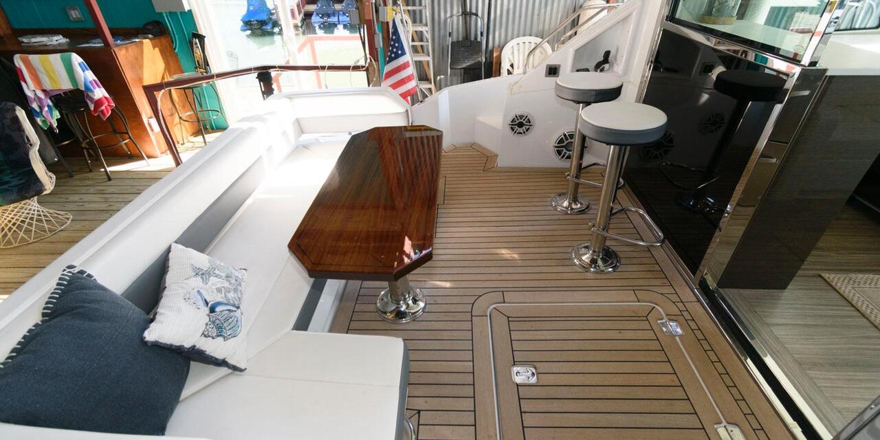 Cruisers Yachts 50 Cantius
