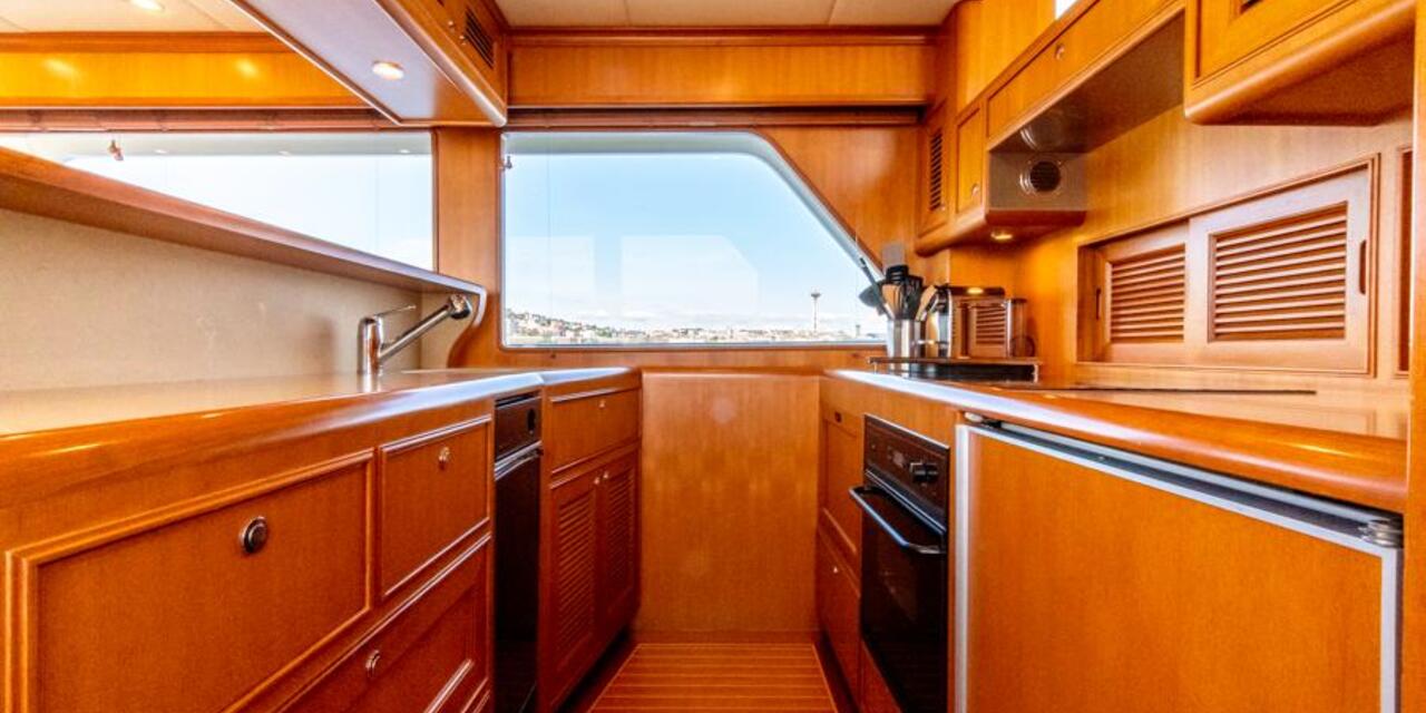 Offshore Yachts Pilothouse