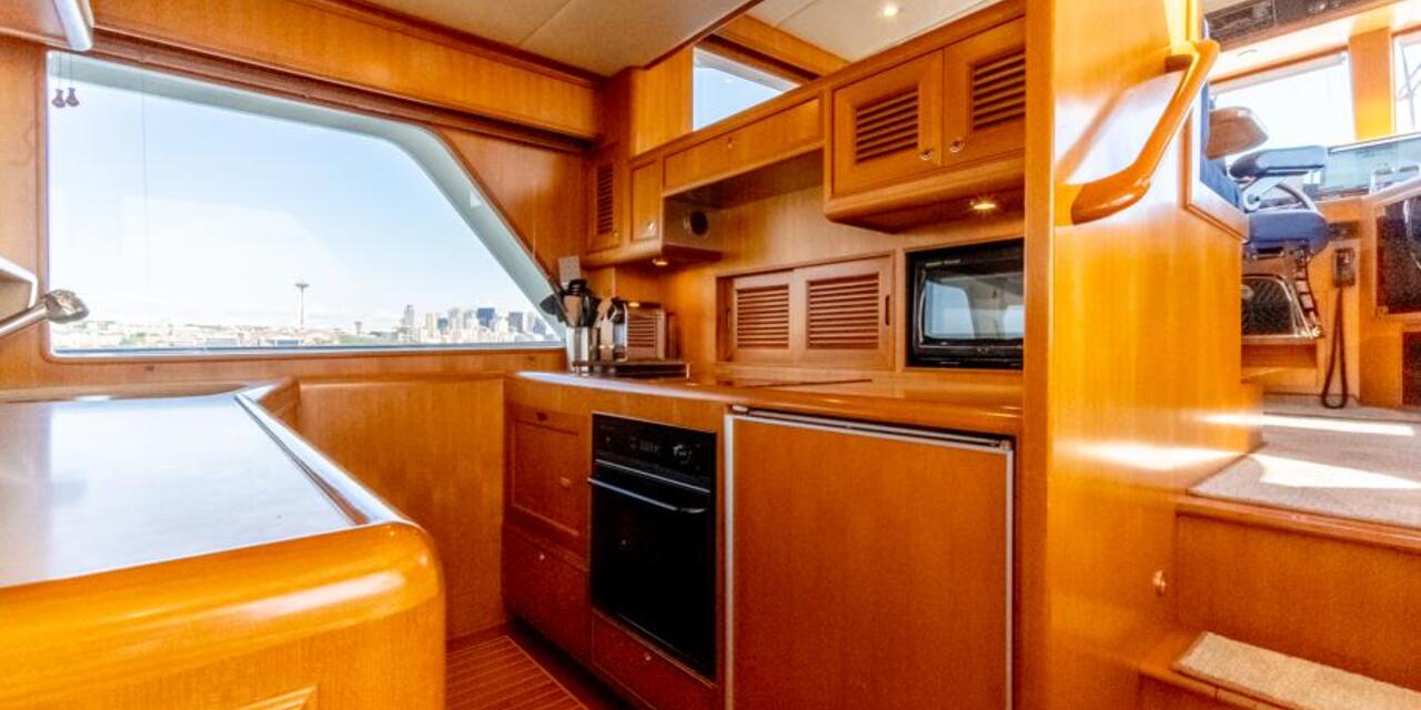 Offshore Yachts Pilothouse