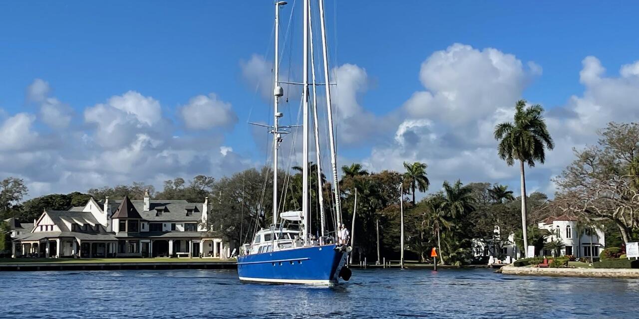 Palmer Johnson Alden Custom Pilothouse