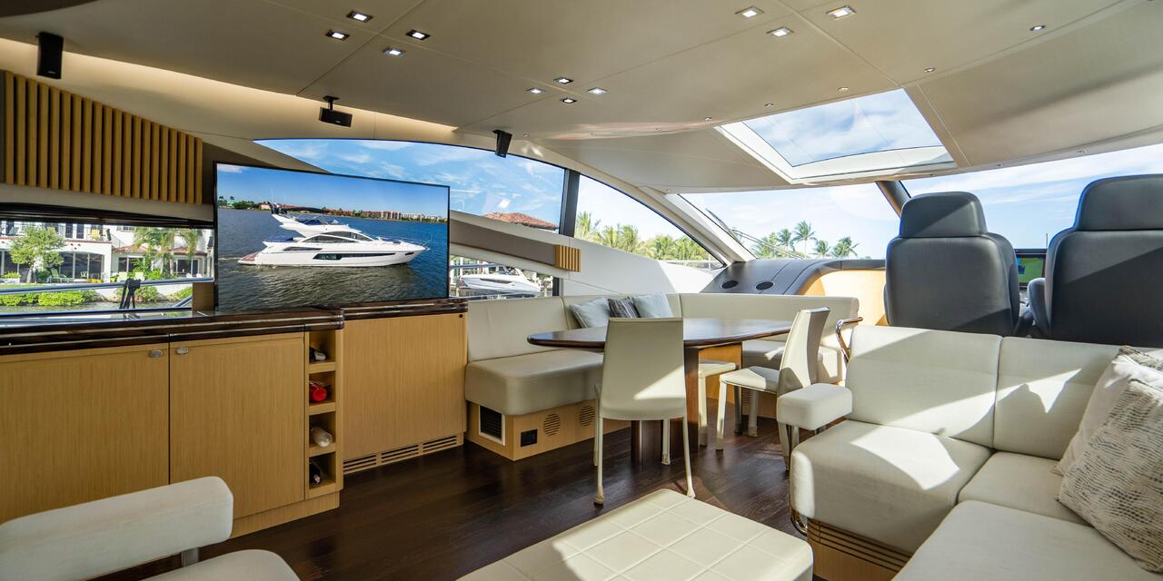 Sunseeker 68 Sport Yacht