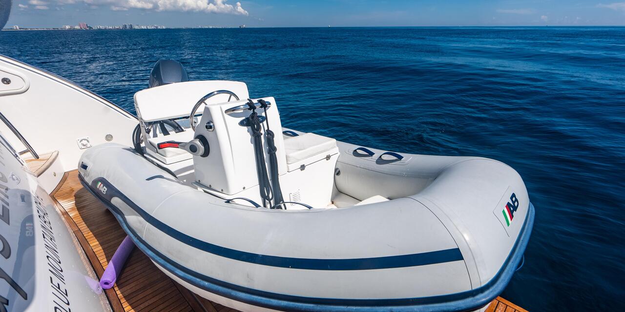 Azimut 70FLY