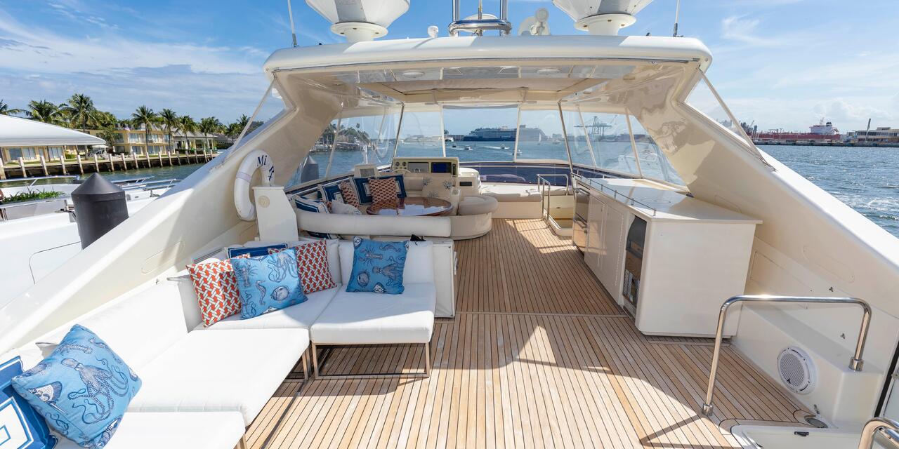 Ferretti Yachts 830HT