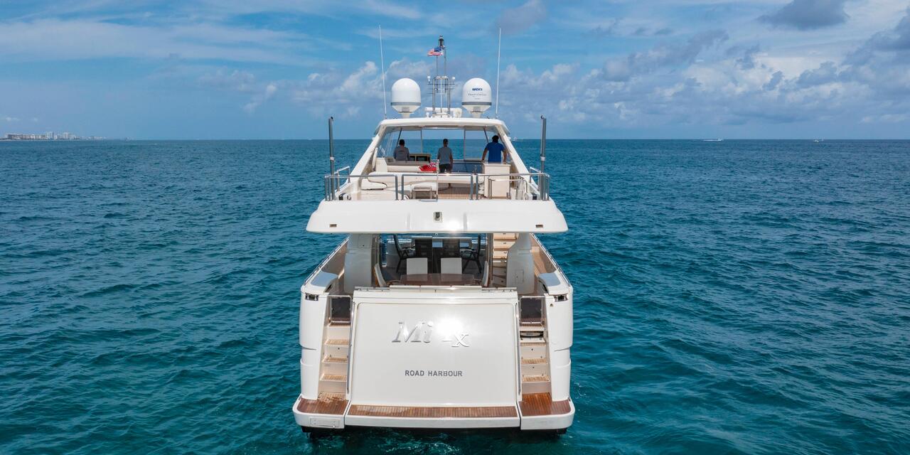 Ferretti Yachts 830HT