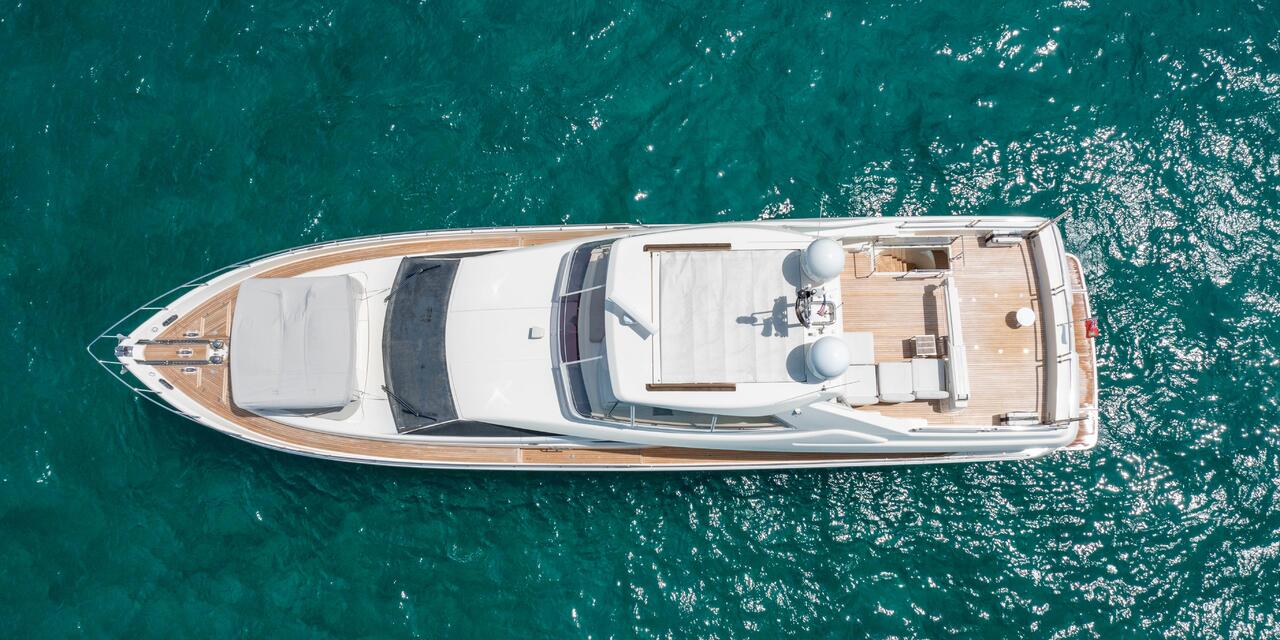 Ferretti Yachts 830HT