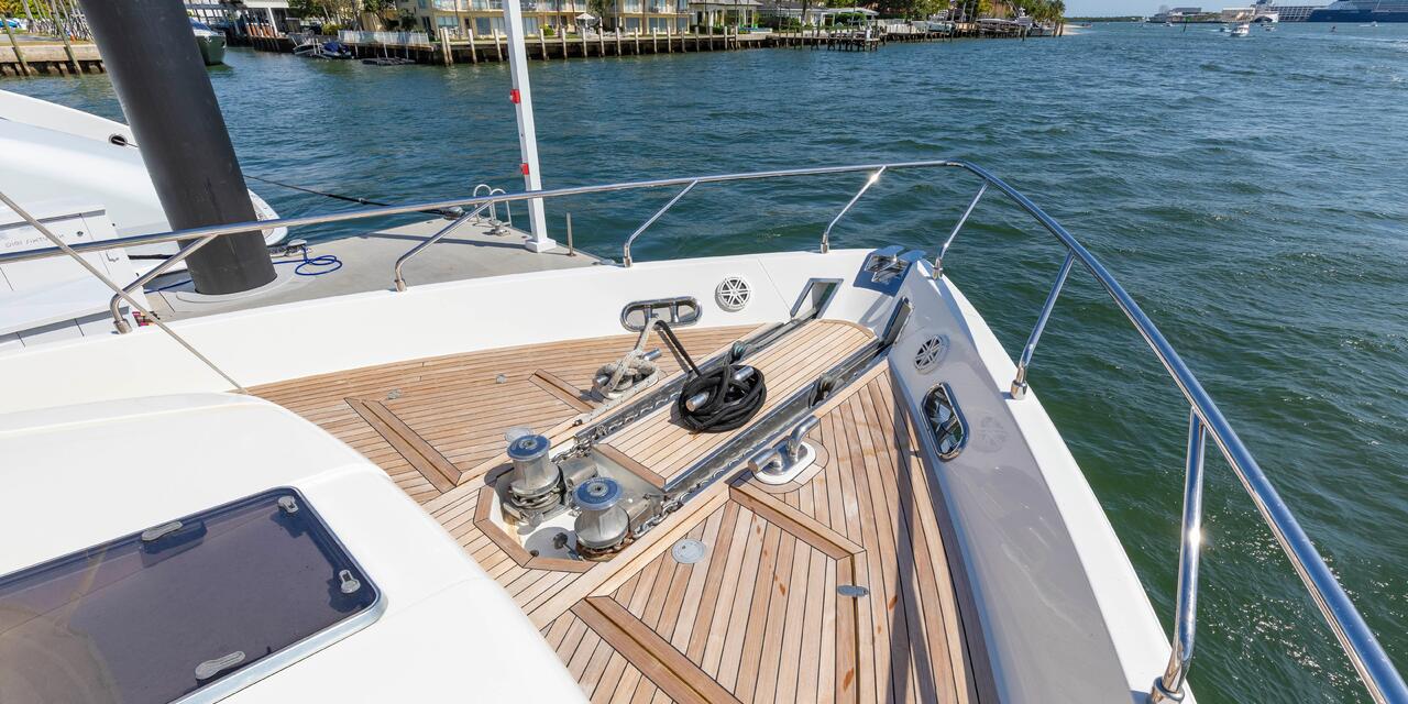 Ferretti Yachts 830HT