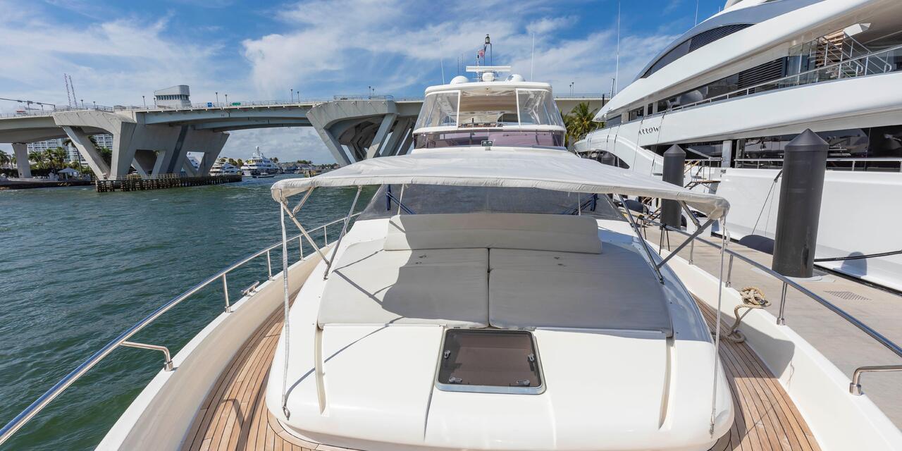 Ferretti Yachts 830HT