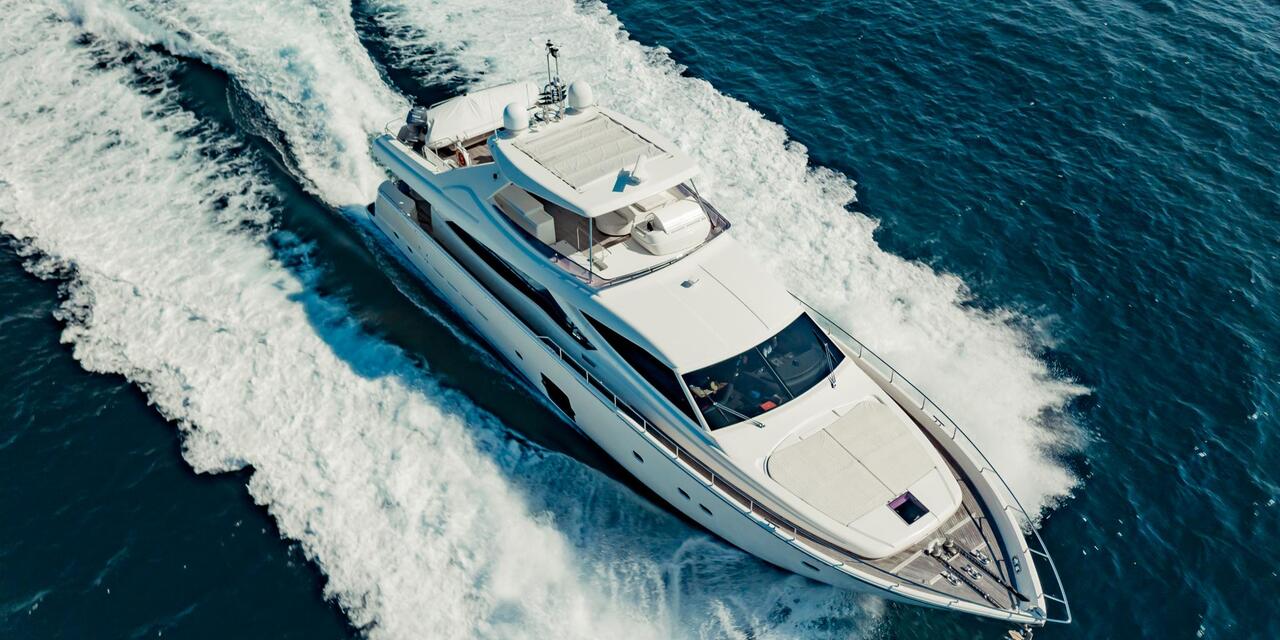 Ferretti Yachts 83