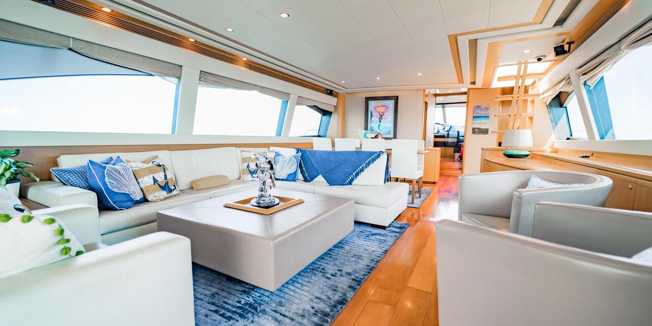 Ferretti Yachts 83