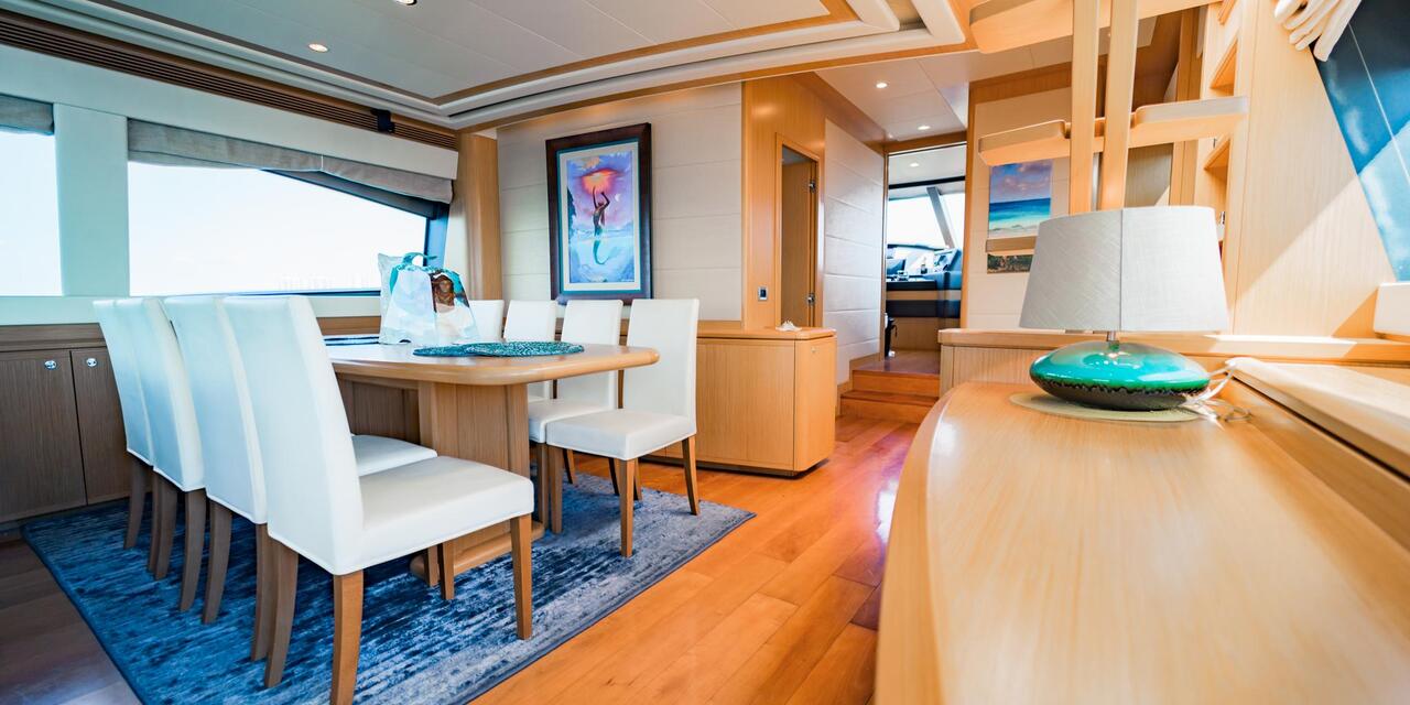 Ferretti Yachts 83