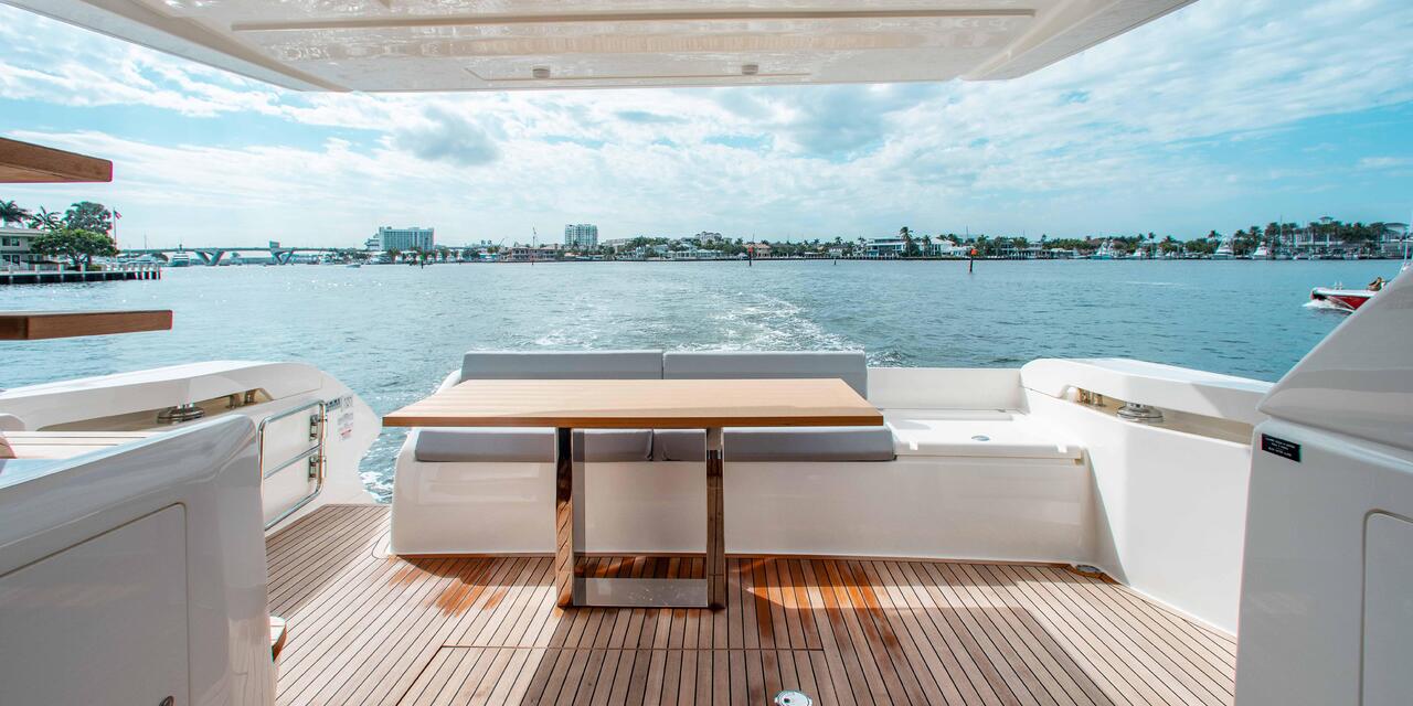 Ferretti Yachts 550