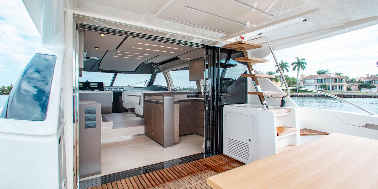 Ferretti Yachts 550