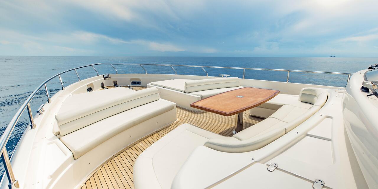 Ferretti Yachts 840 Altura