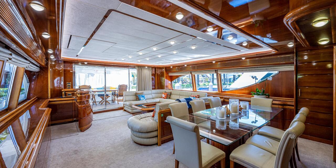 Ferretti Yachts 94 Raised Pilot House