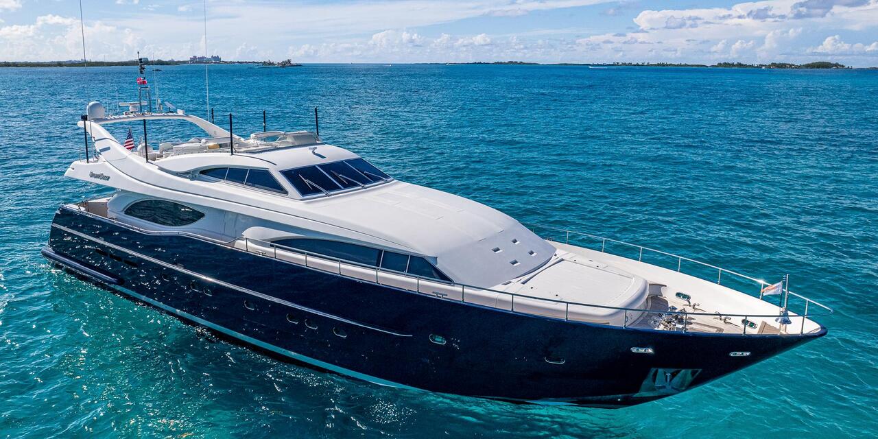 Ferretti Yachts 94 Raised Pilot House