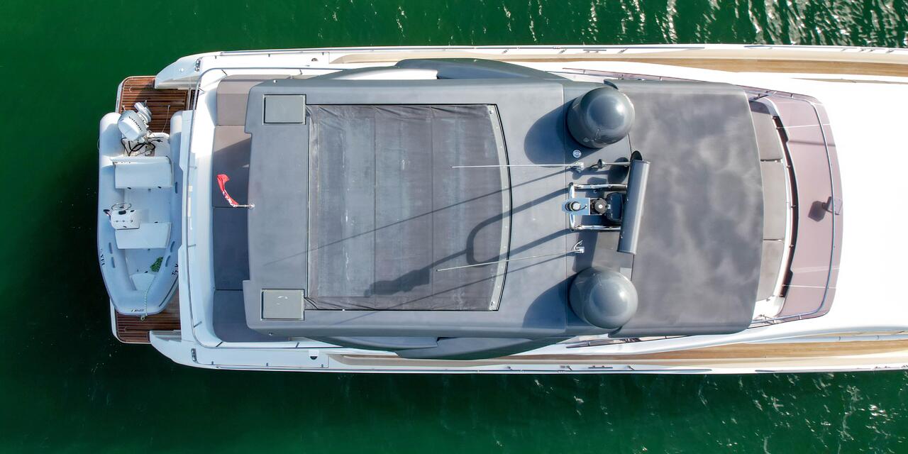 Ferretti Yachts 700