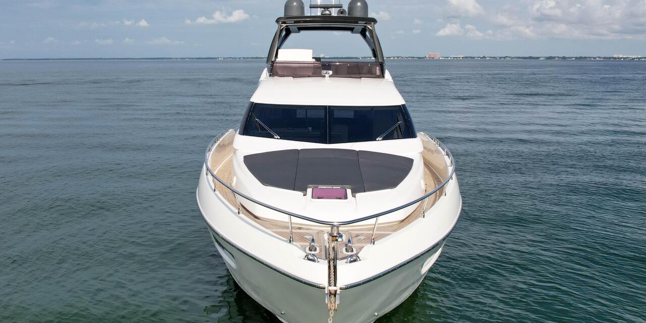 Ferretti Yachts 700