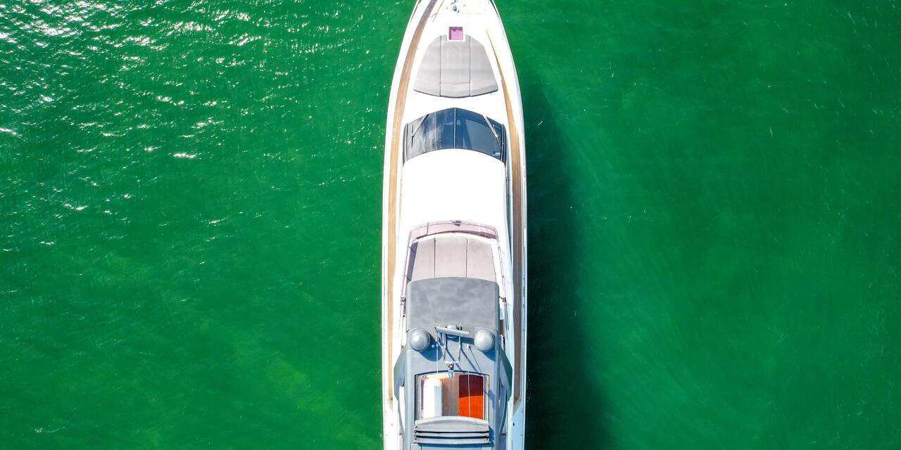 Ferretti Yachts 700