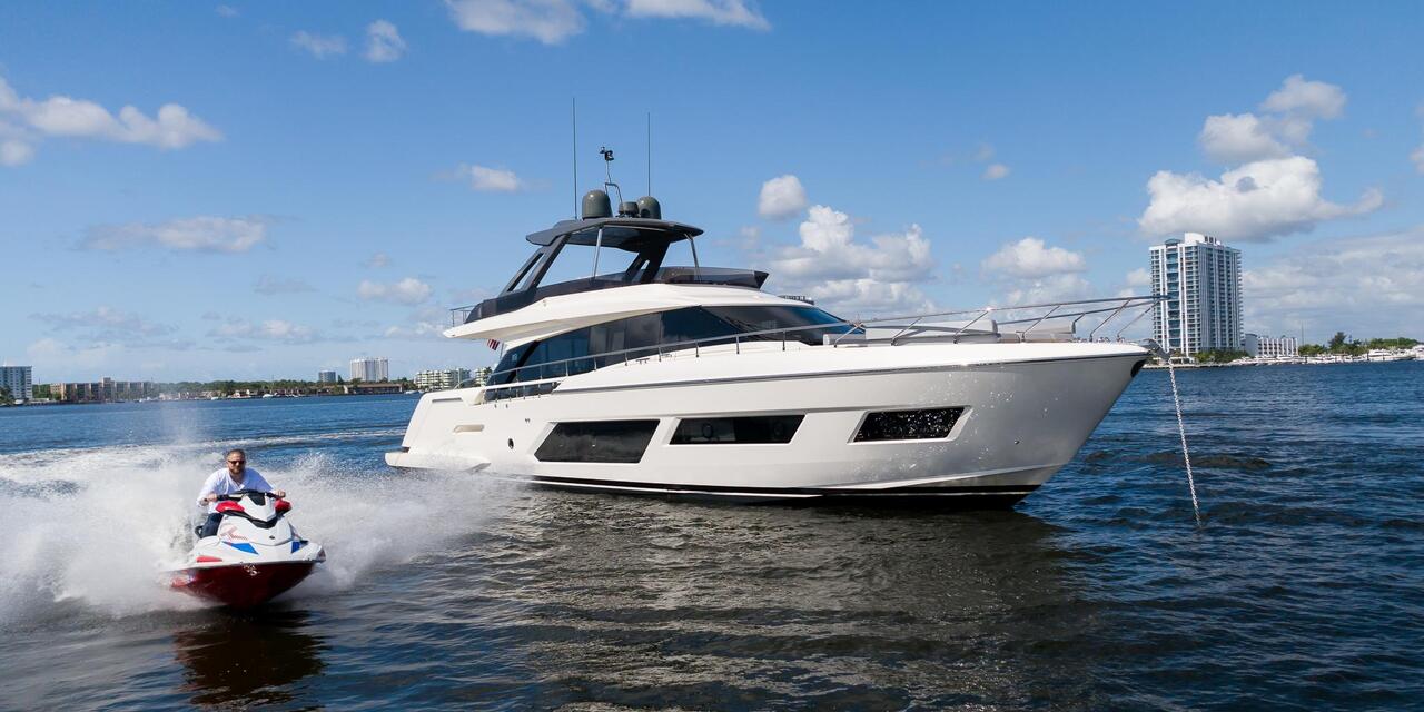 Ferretti Yachts 670