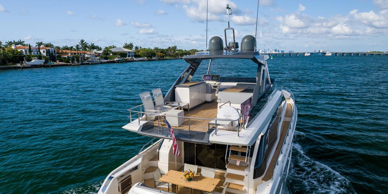 Ferretti Yachts 670