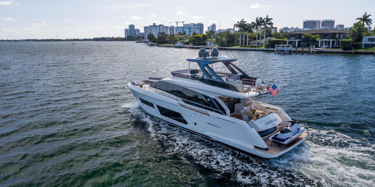 Ferretti Yachts 670