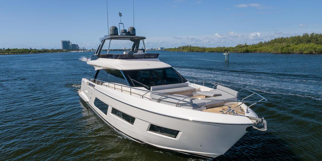 Ferretti Yachts 670