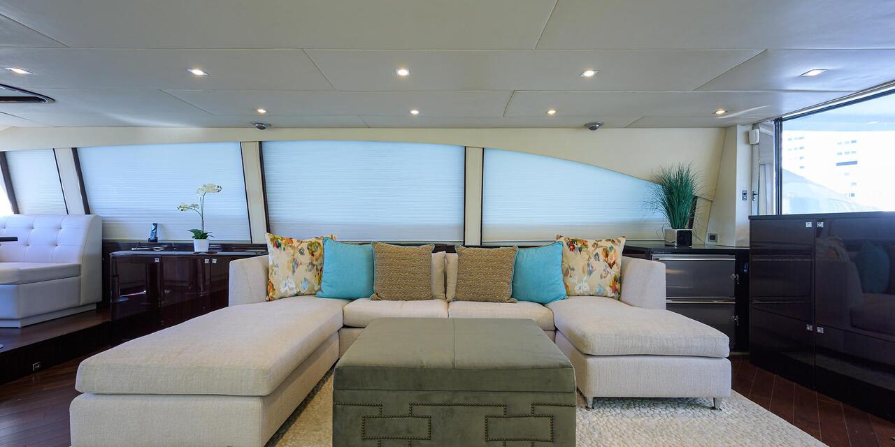 Lazzara Flybridge