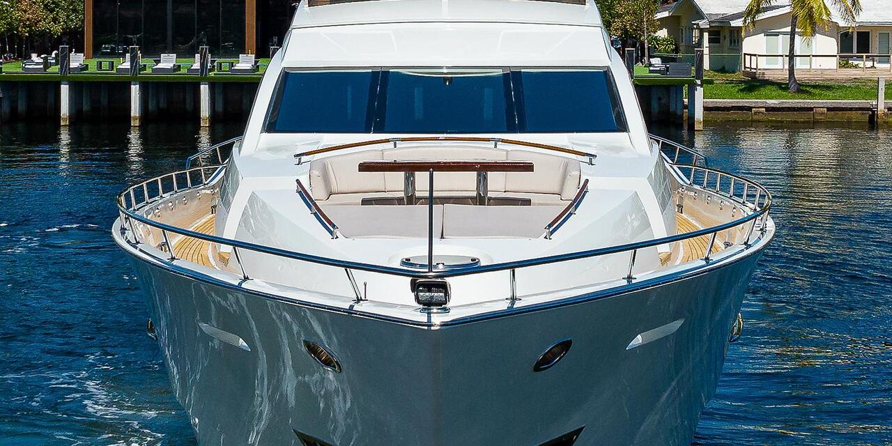 Lazzara Flybridge