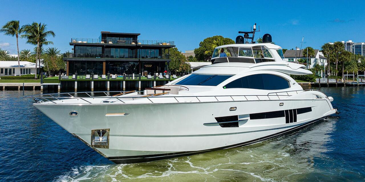 Lazzara Flybridge