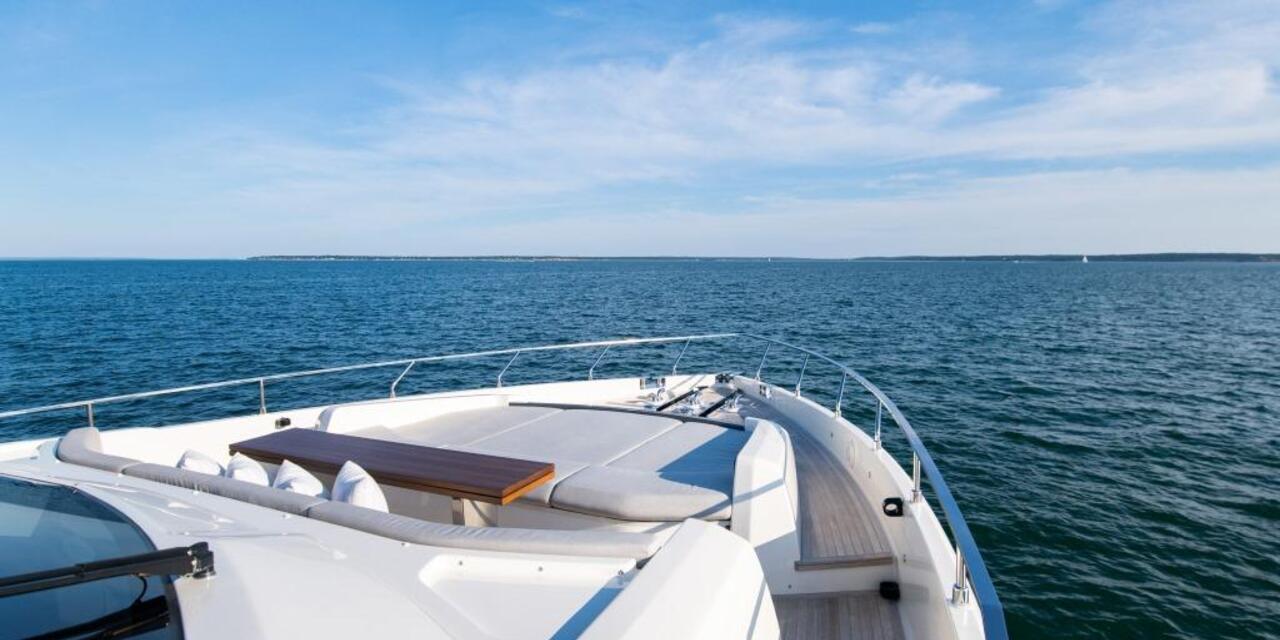 Ferretti Yachts 850