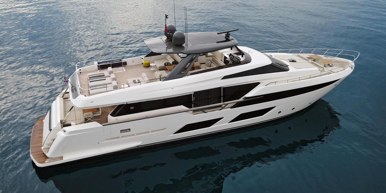 Ferretti Yachts 920