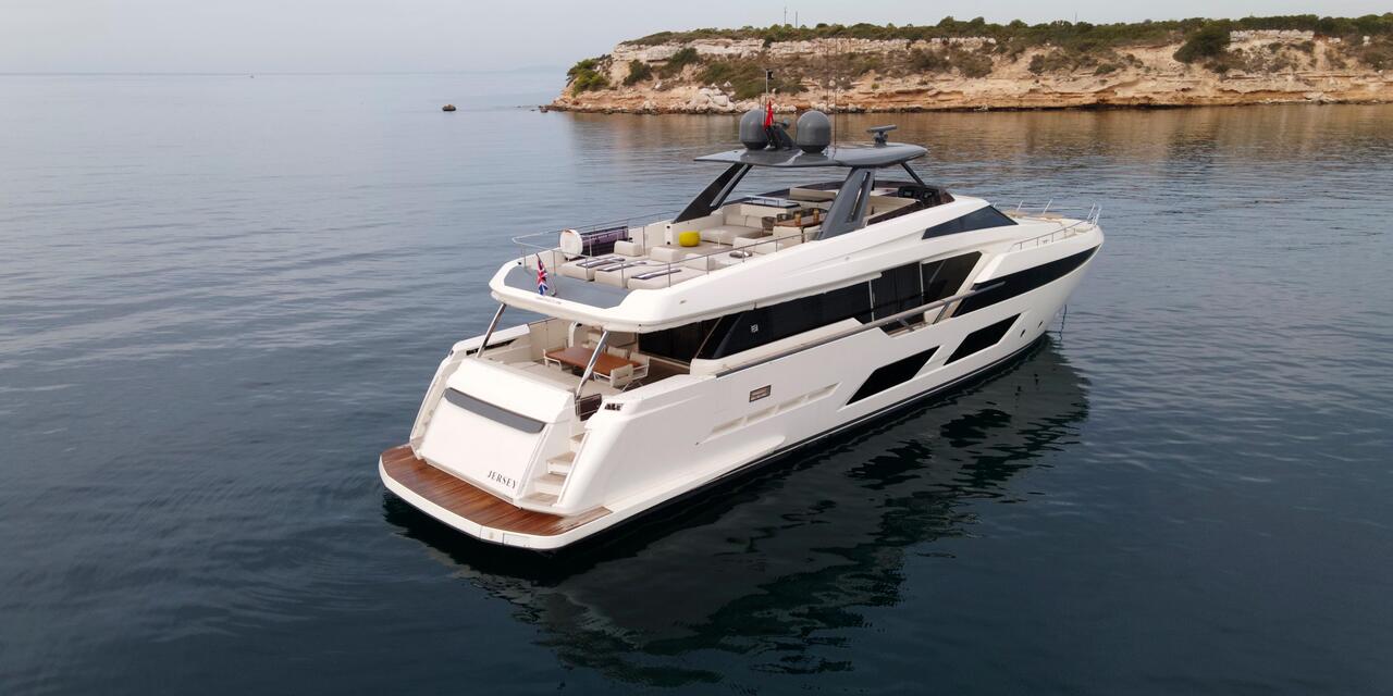 Ferretti Yachts 920