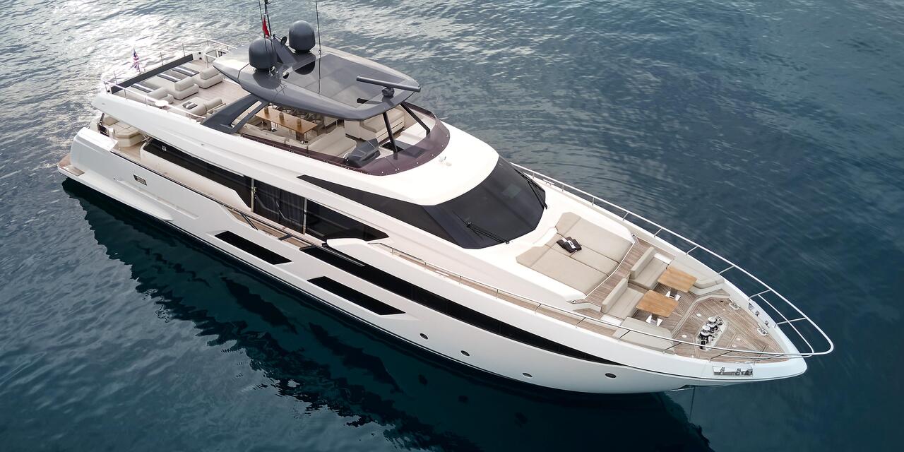 Ferretti Yachts 920