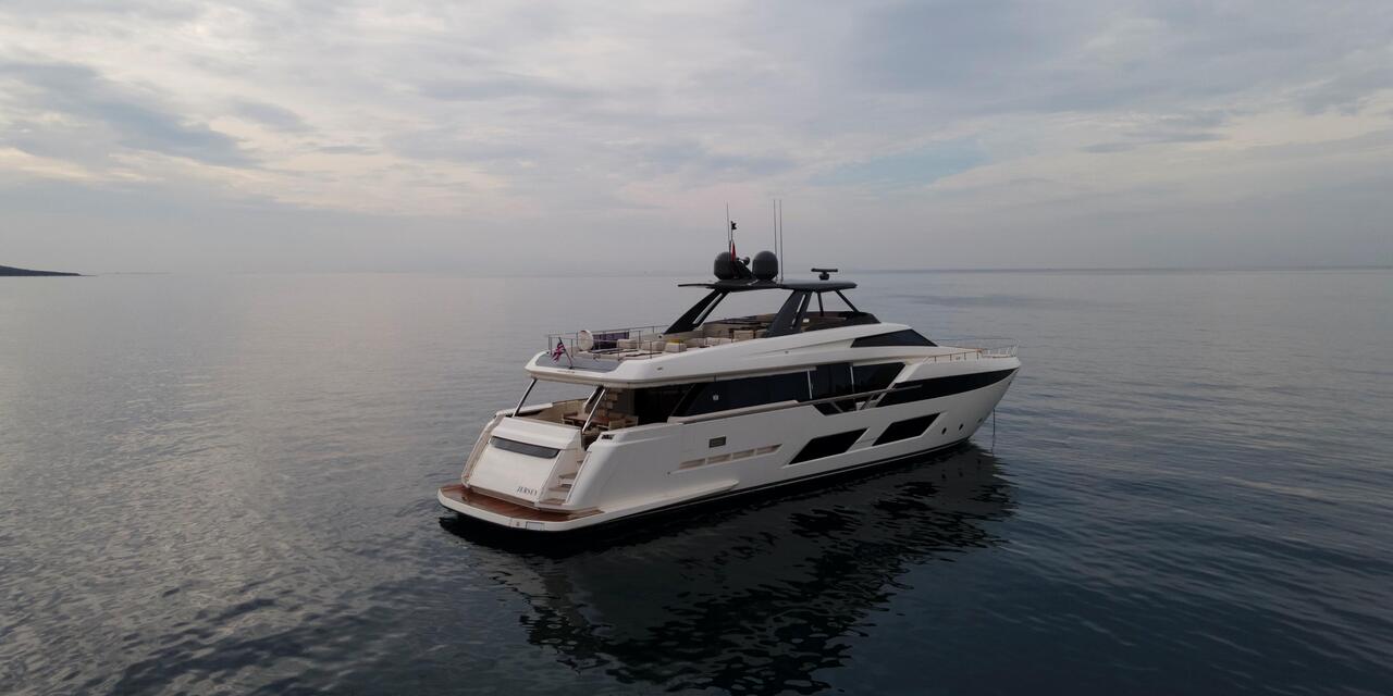 Ferretti Yachts 920