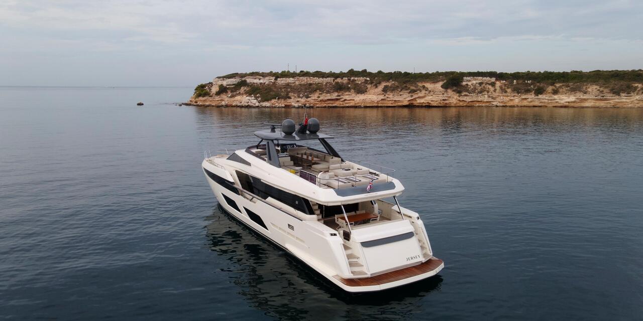 Ferretti Yachts 920