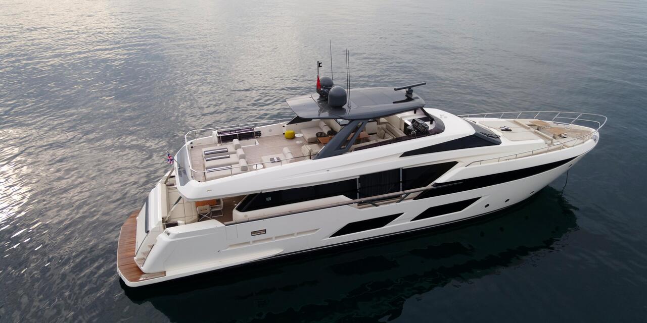 Ferretti Yachts 920