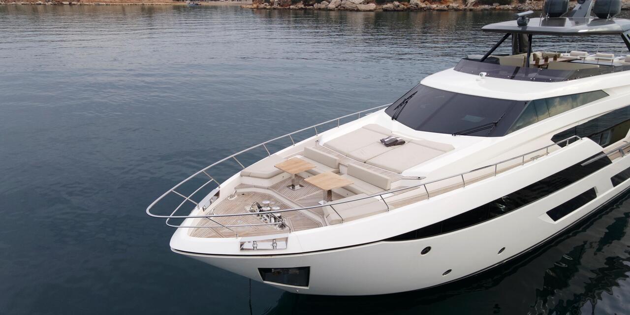 Ferretti Yachts 920