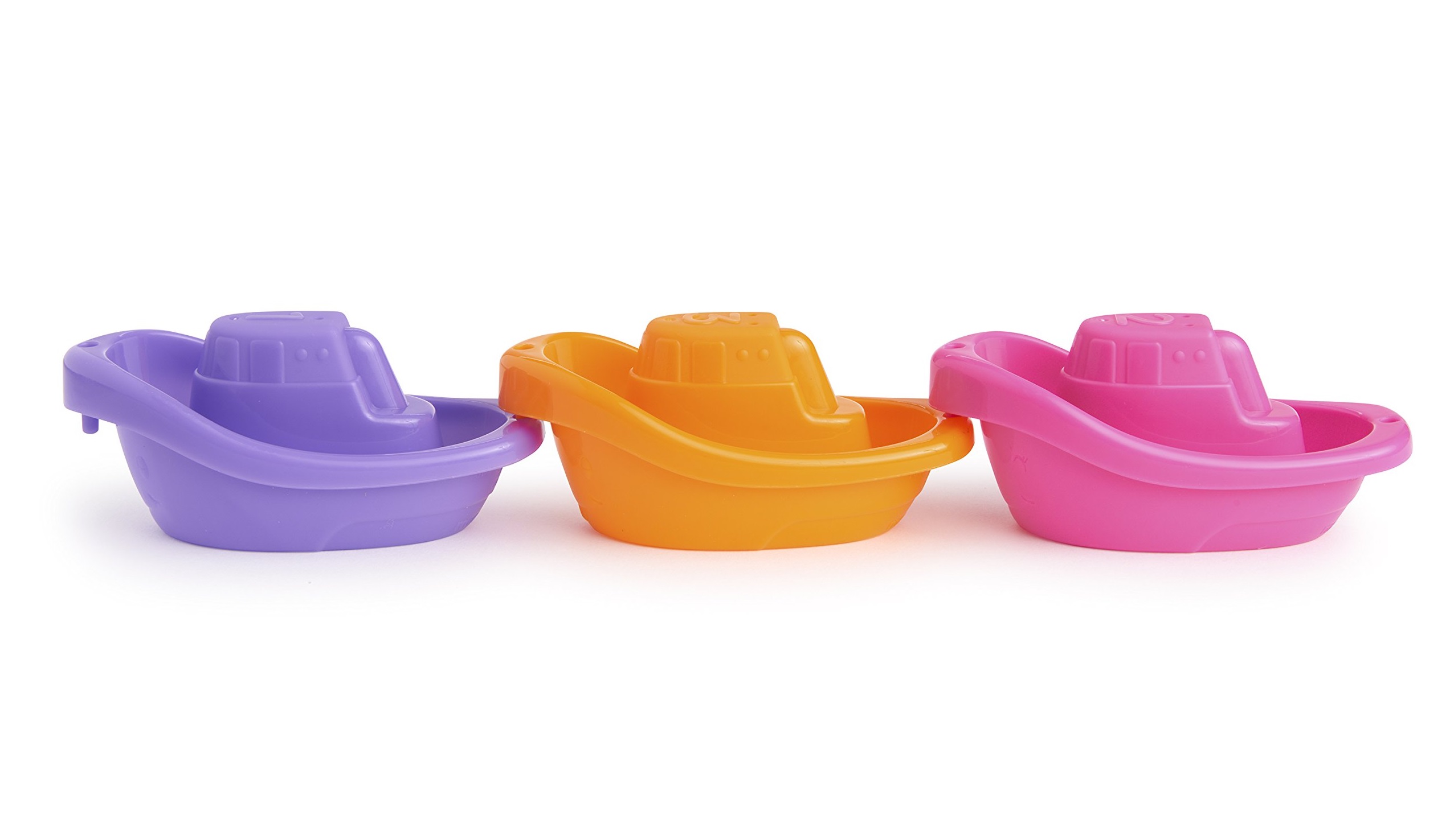 три пластиковые лодки фиолетовая, оранжевая и розовая